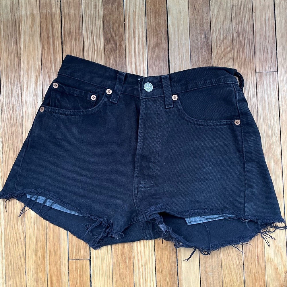 Black high waisted Levi’s 501 denim shorts